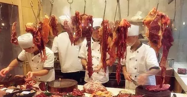 11月6日，“哞哞叫”和深圳名廚委員會(huì)的大師共同見(jiàn)證“?！钡膫髌?></a>
          <div> <a href=