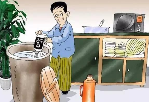 廚師不滿被辭退，向餐廳米酒缸投三瓶劇毒農(nóng)藥