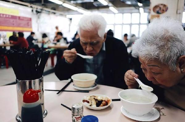 老順德人開(kāi)的粥店，不僅在香港站穩(wěn)腳跟，還得到了周潤(rùn)發(fā)的喜歡