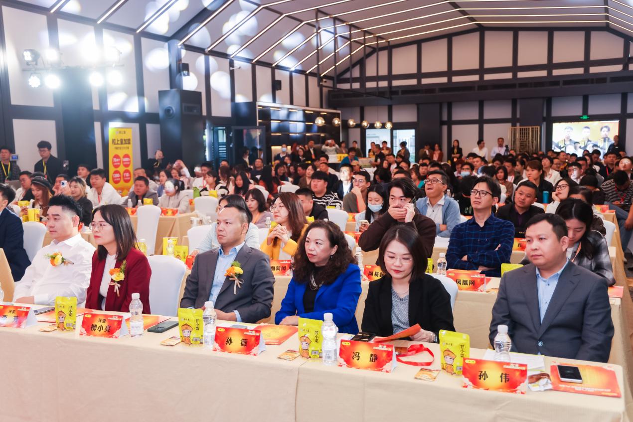 板栗界的“炒王”！上海小伙年炒20噸，勇奪板栗炒制大賽冠軍|餐飲界