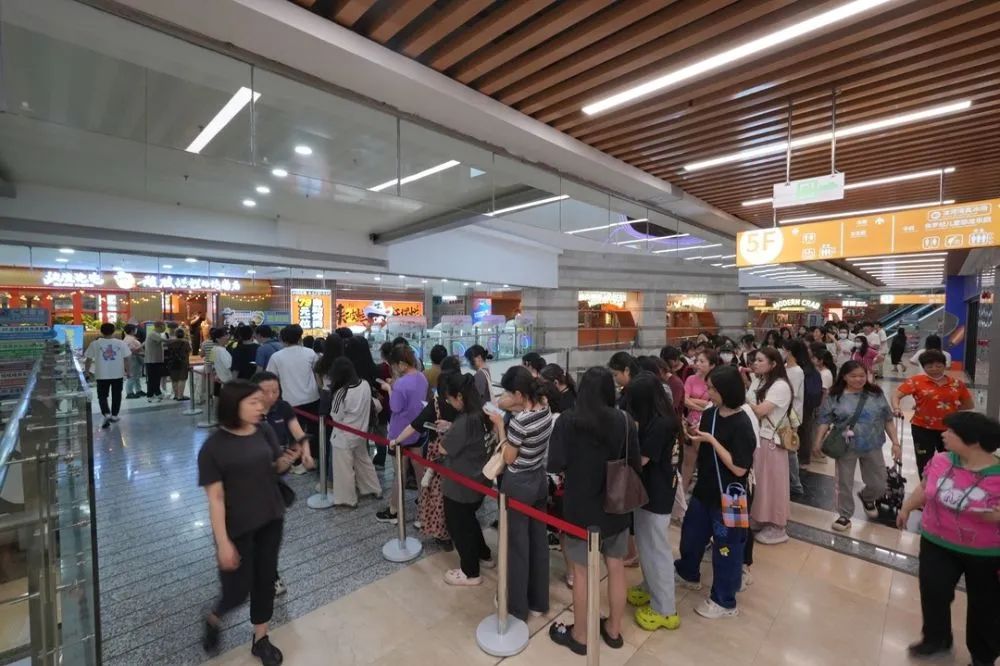 登頂熱搜，這家烤肉店憑何讓頂流商圈為之瘋狂？