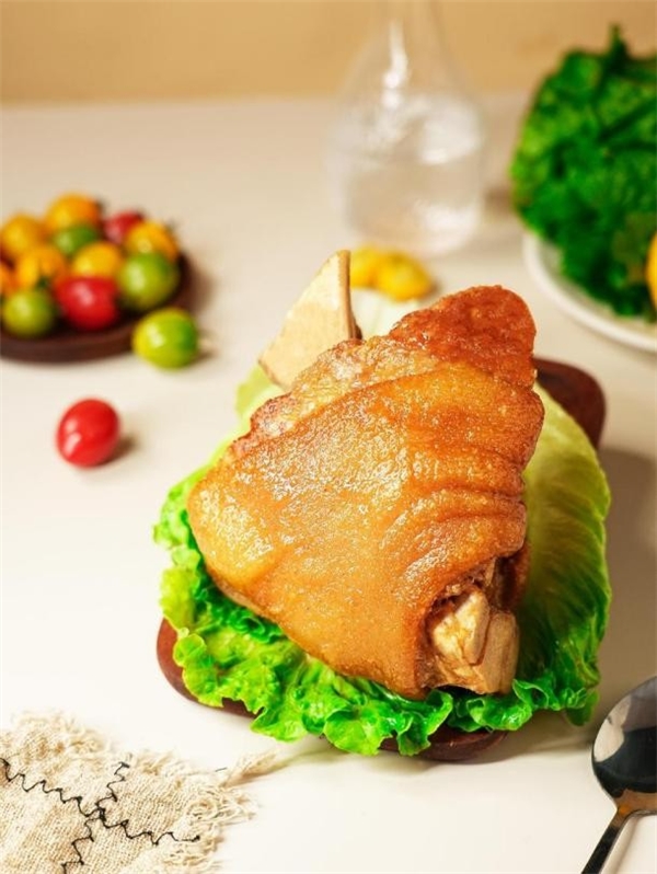 百年非遺煥新味 —— 孫鹵匠椒鹽蹄膀榮膺2025中國(guó)新食材品類(lèi)冠軍稱號(hào)