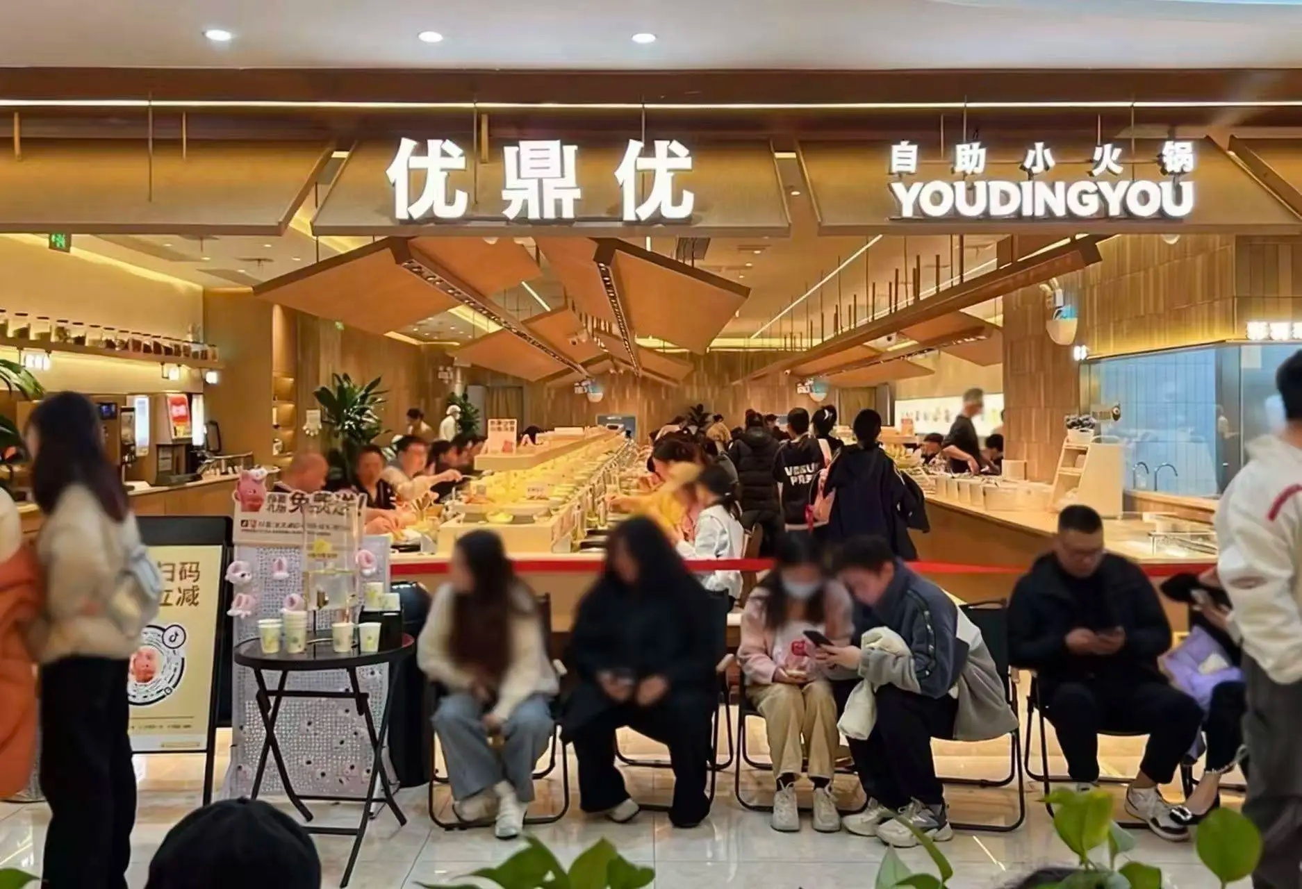 長沙又出新王，日排隊超2000桌，海底撈旗下舉高高原班人馬再造一個小火鍋！