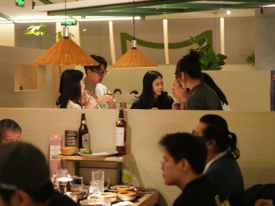 孟慧圓深夜打卡！單日狂賣(mài)6萬(wàn)、翻臺(tái)5輪，沸點(diǎn)計(jì)劃憑啥火出圈？